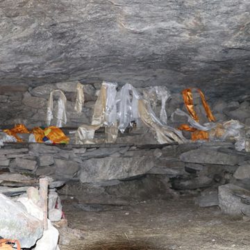 Guru-Rinpoche-Cave